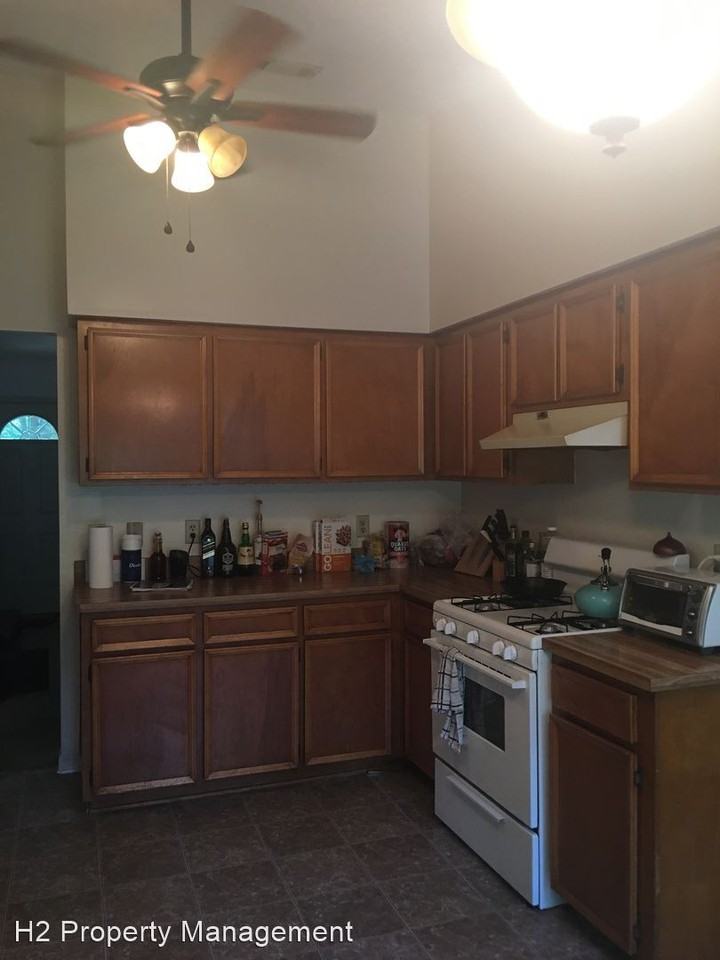 910 Mcguire Ct - Photo 3 of 12