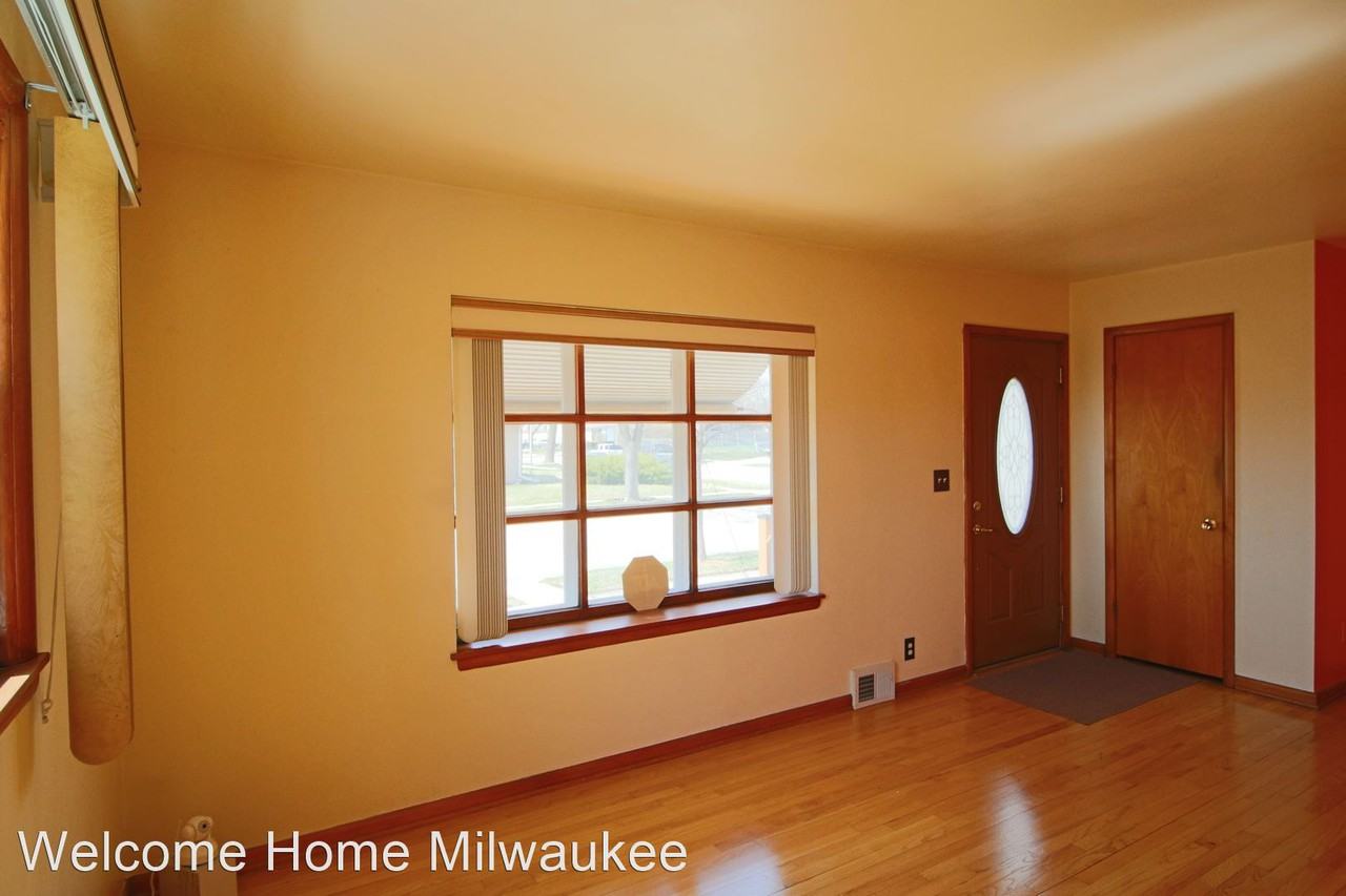 7126 W Tallmadge Pl - Photo 2 of 16