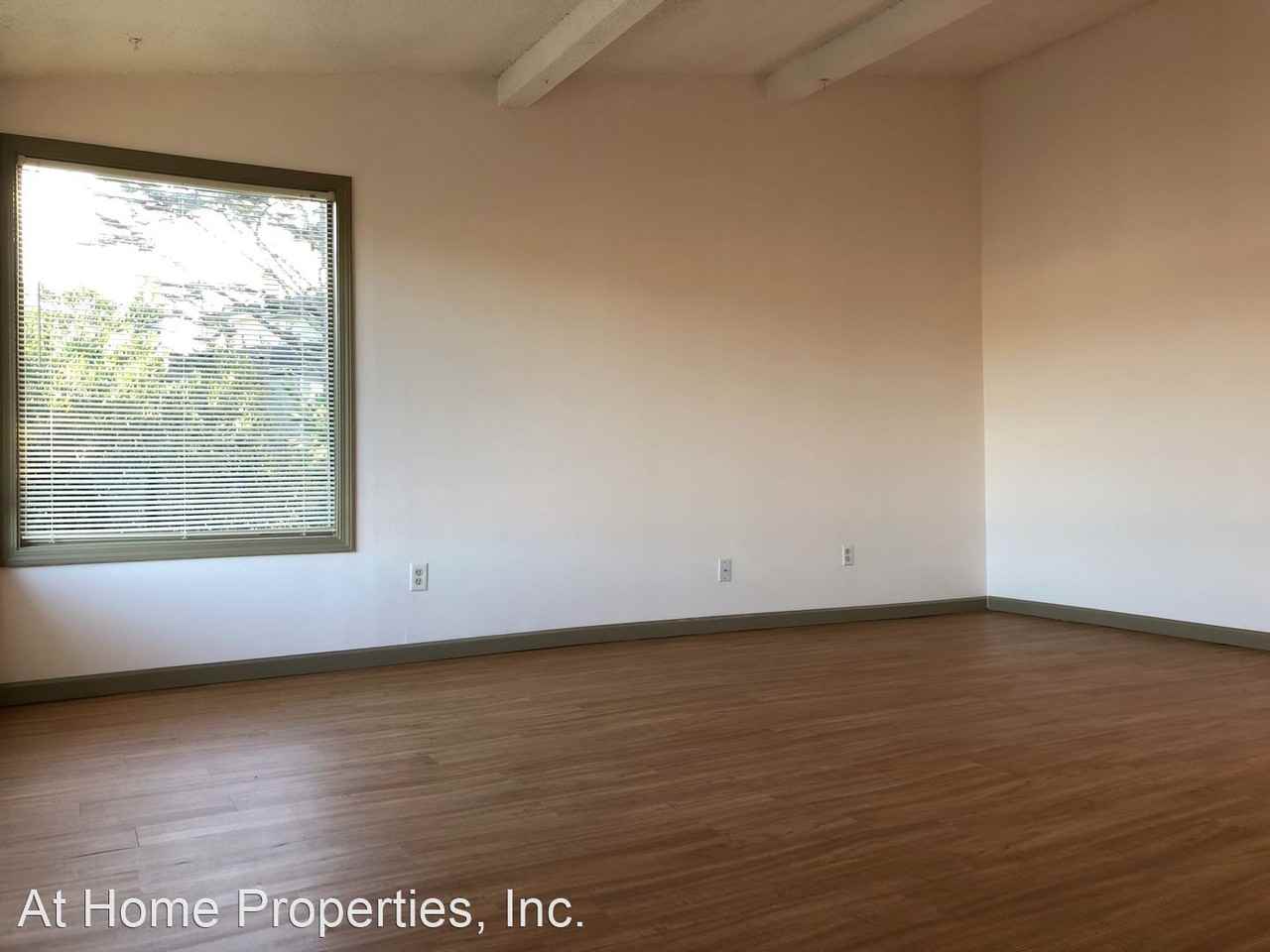 146 SW Cottage St - Photo 3 of 7