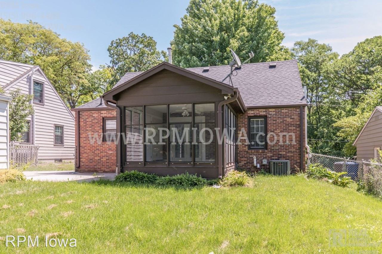 302 31st St - Photo 2 of 15