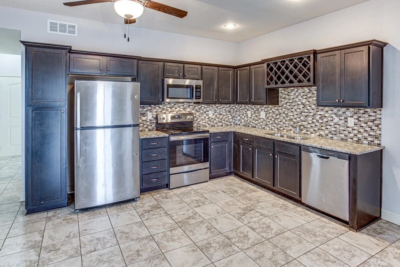 2164 Sw Timbertrace Ln - Photo 2 of 10