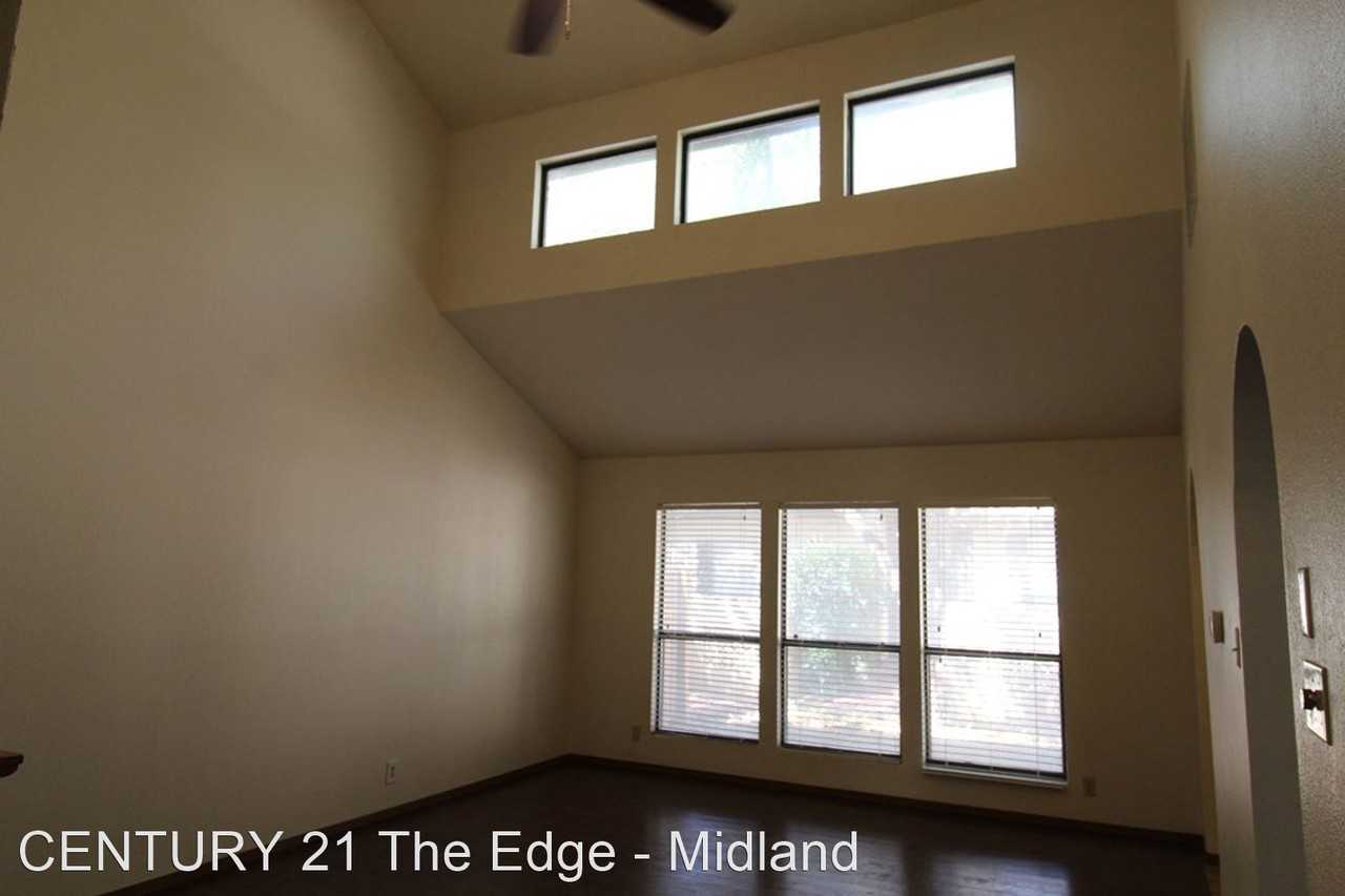 4601 Lanham St #8 - Photo 3 of 19