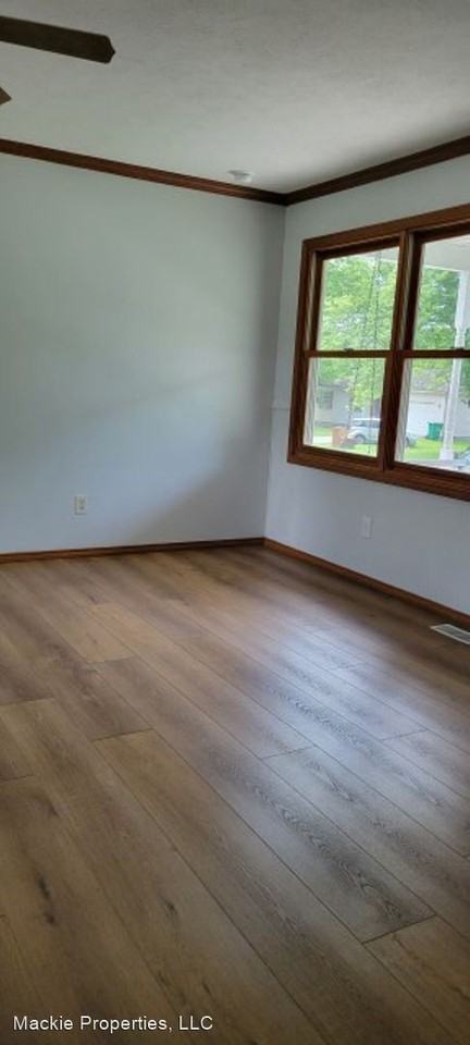 331 W Iroquois Dr - Photo 2 of 16