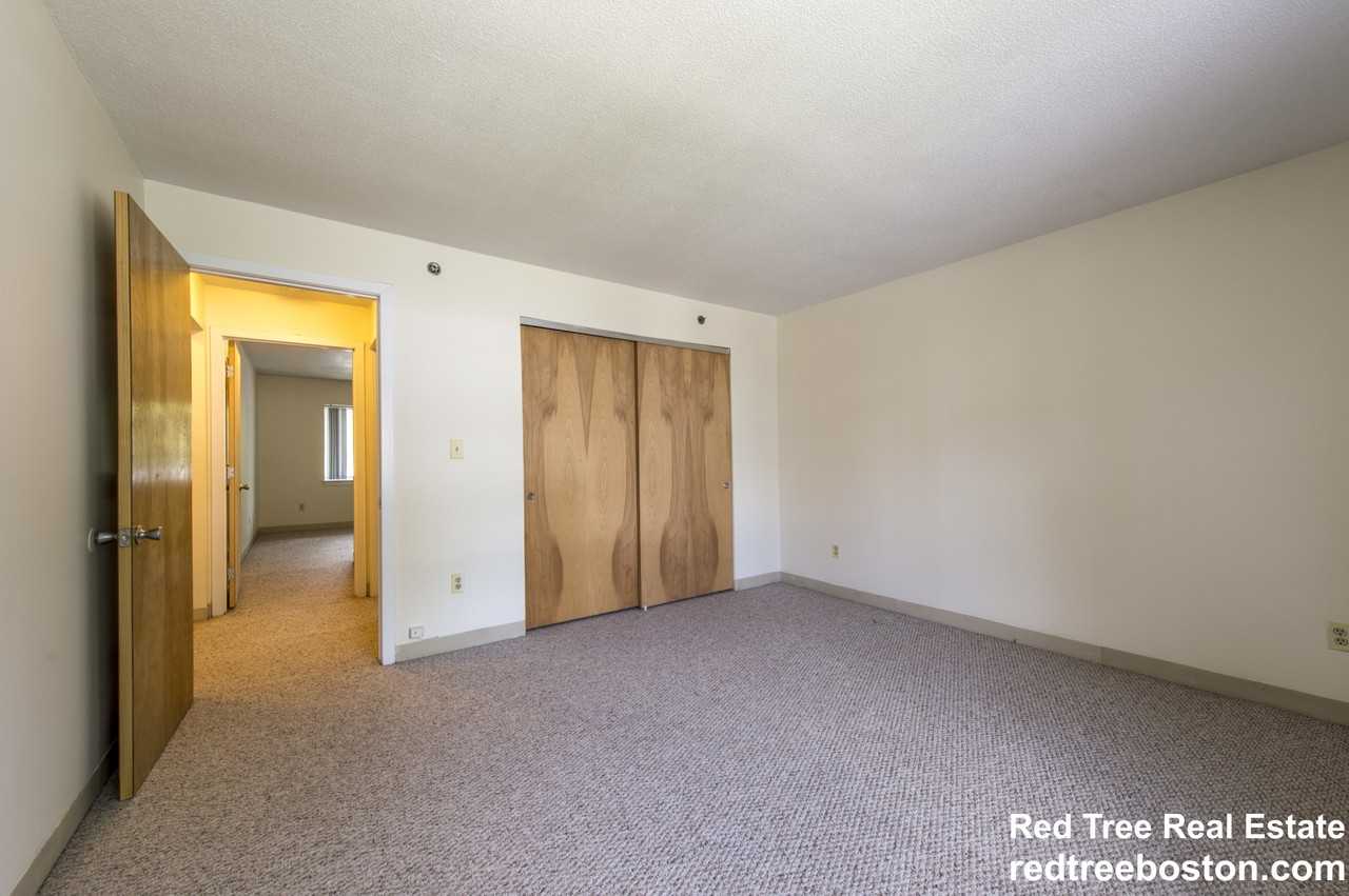 152 N Beacon St #A1 - Photo 3 of 6