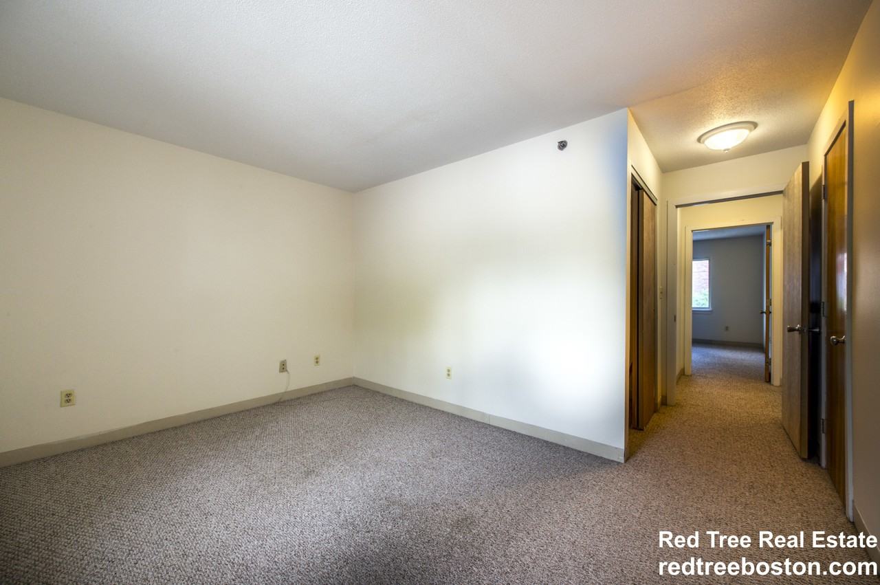 152 N Beacon St #A1 - Photo 4 of 6