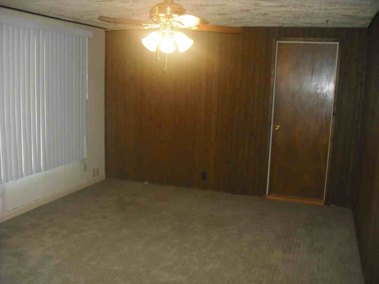 1284 Harrop St - Photo 4 of 8