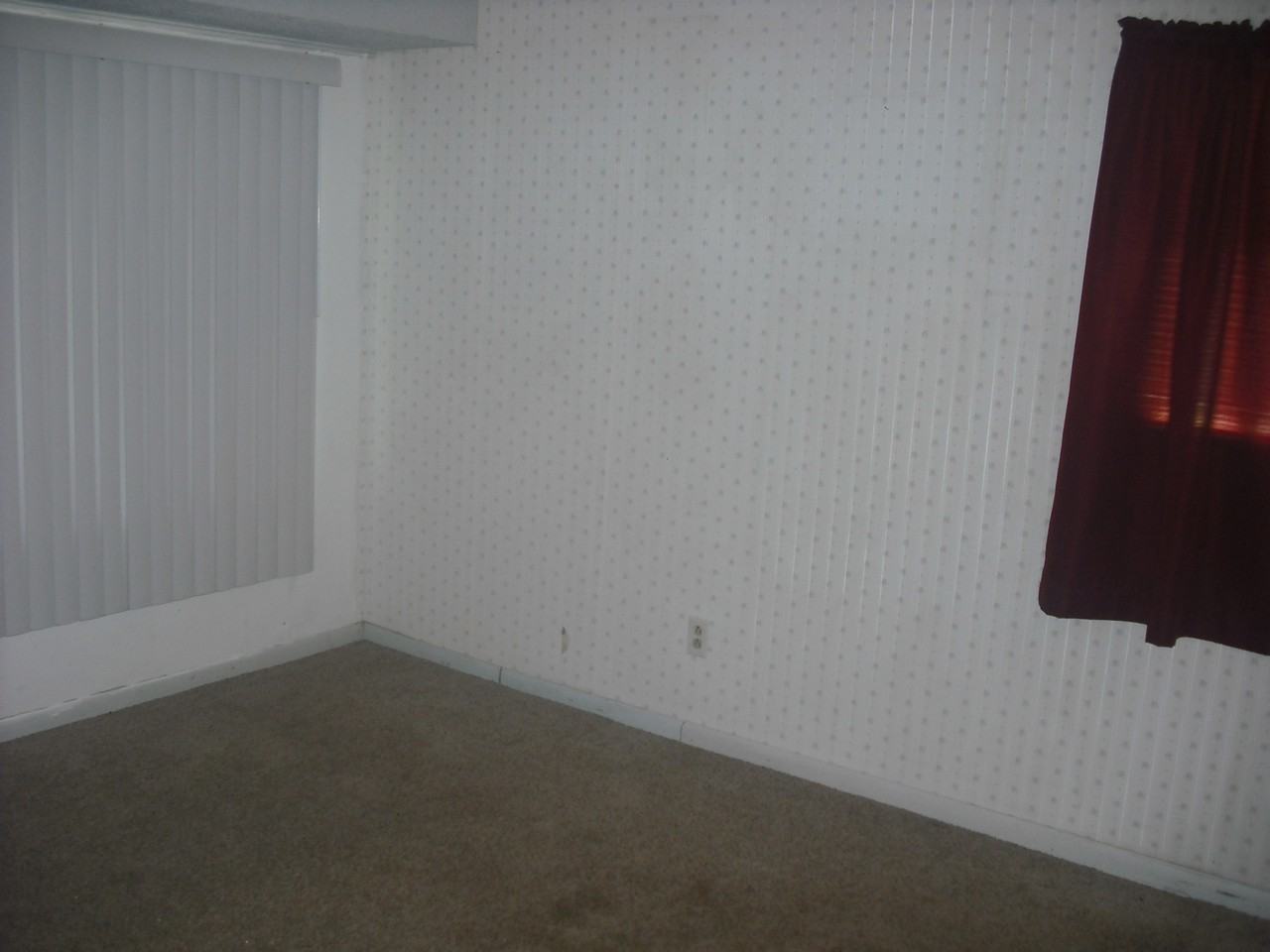 1284 Harrop St - Photo 5 of 8