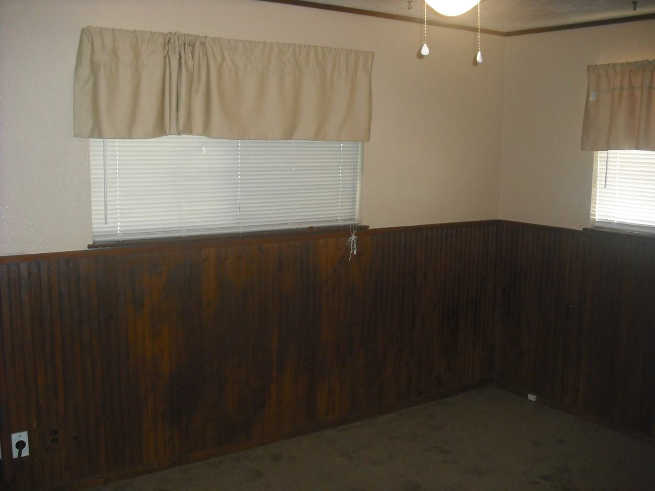 1284 Harrop St - Photo 6 of 8