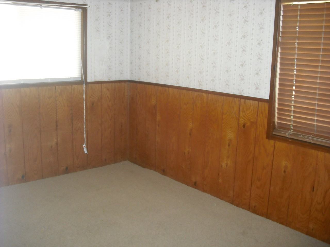 1284 Harrop St - Photo 7 of 8