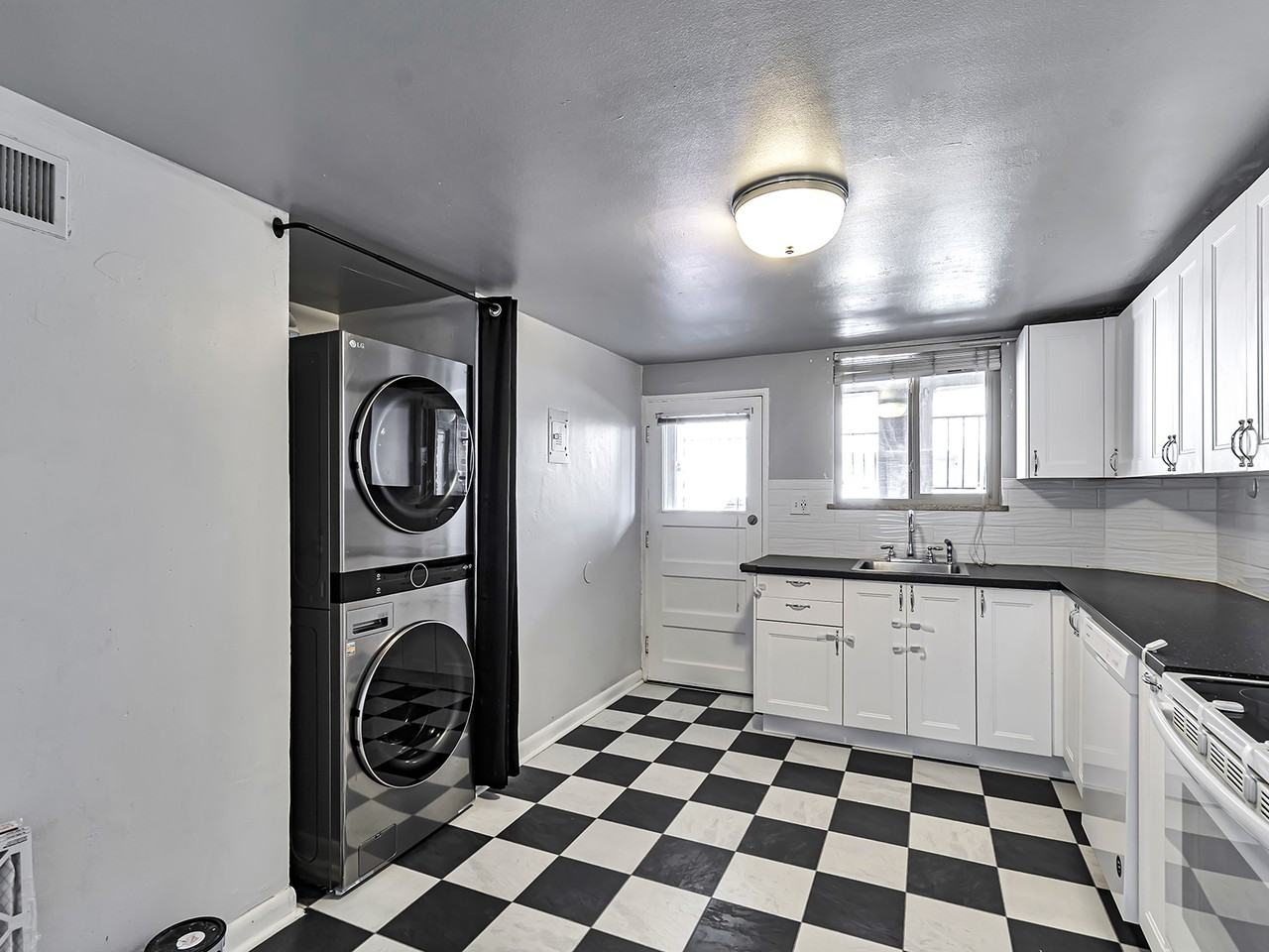 1877 S Jackson St - Photo 2 of 14