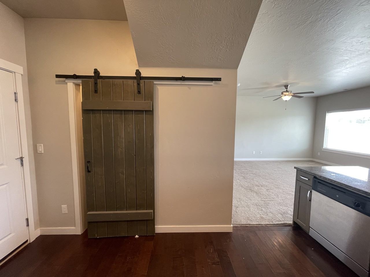 9127 W Tillamook Dr - Photo 3 of 23