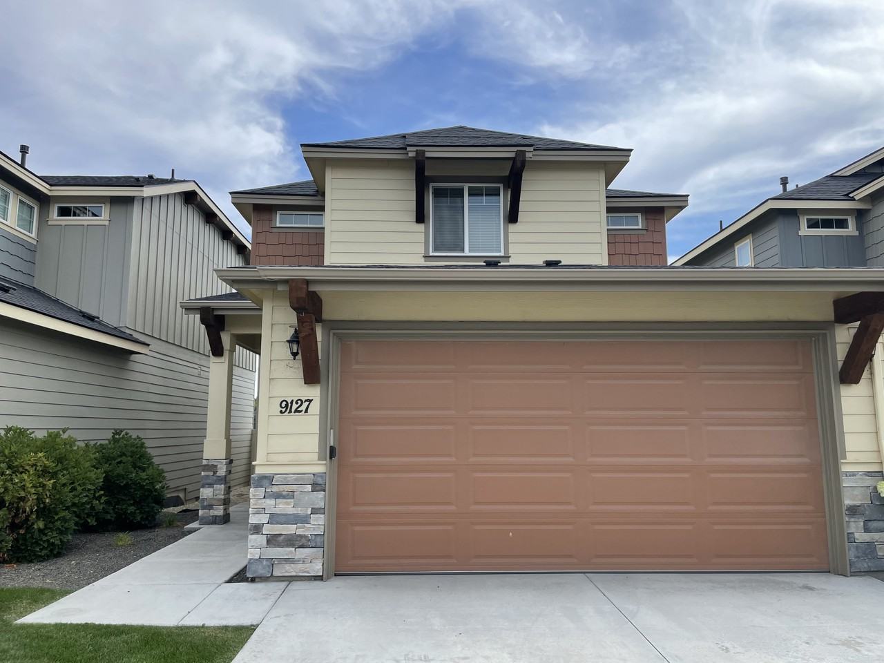 9127 W Tillamook Dr - Photo 4 of 23