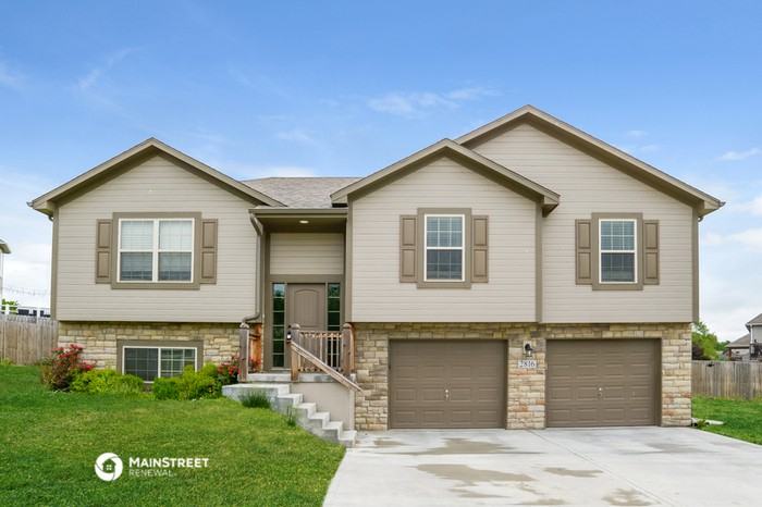 2816 N 99th Ter - Photo 2 of 18