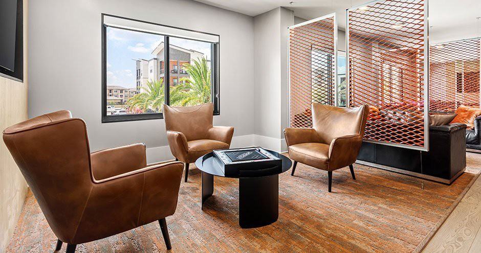 Hue on Greenhouse - Photo 2 of 28