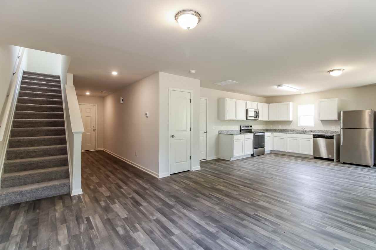 1600 Robins Nest Dr - Photo 2 of 15