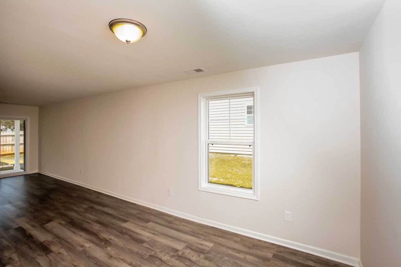 208 Royal Way - Photo 2 of 15