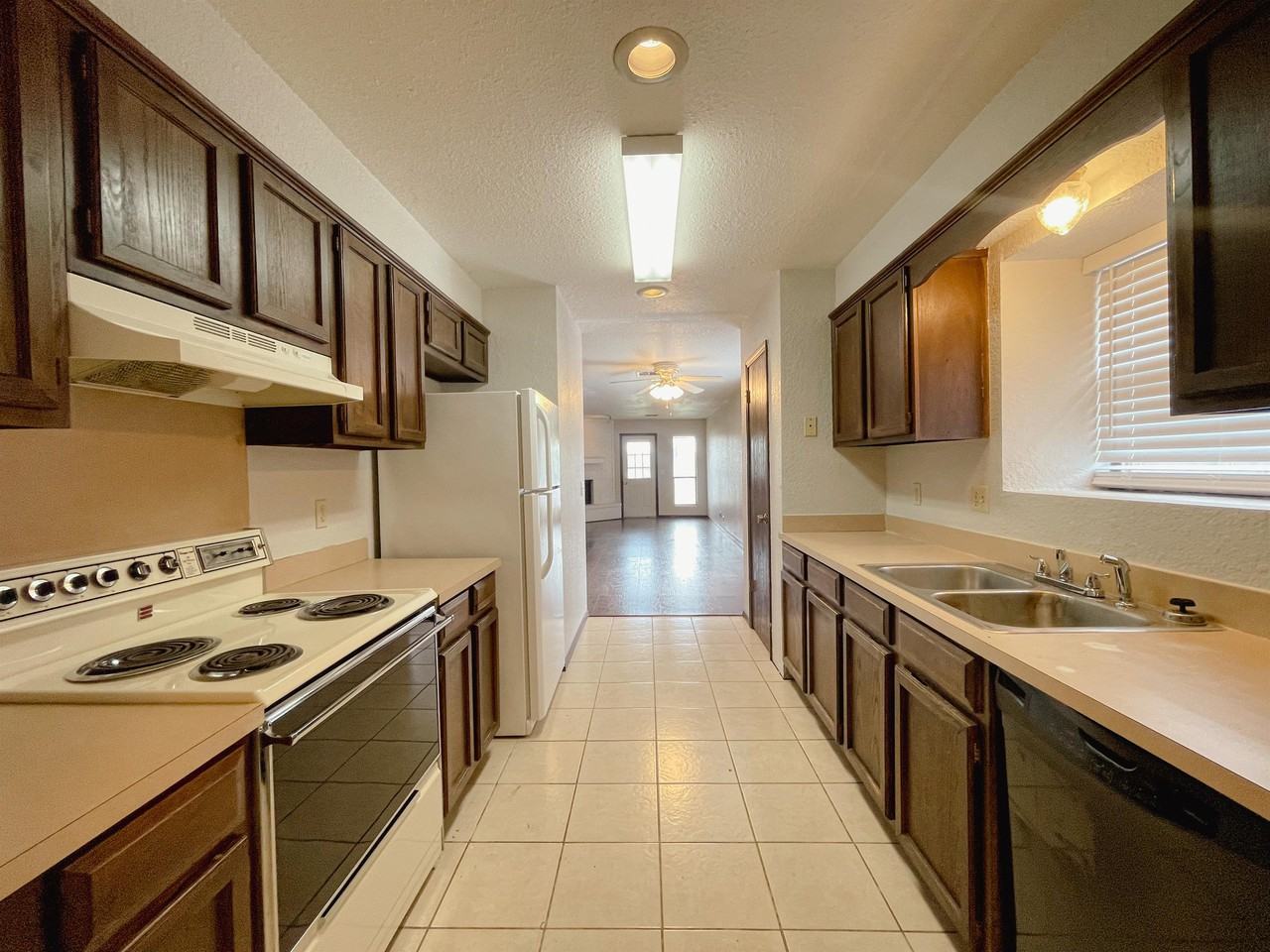 1318 Pennington Ave - Photo 6 of 25