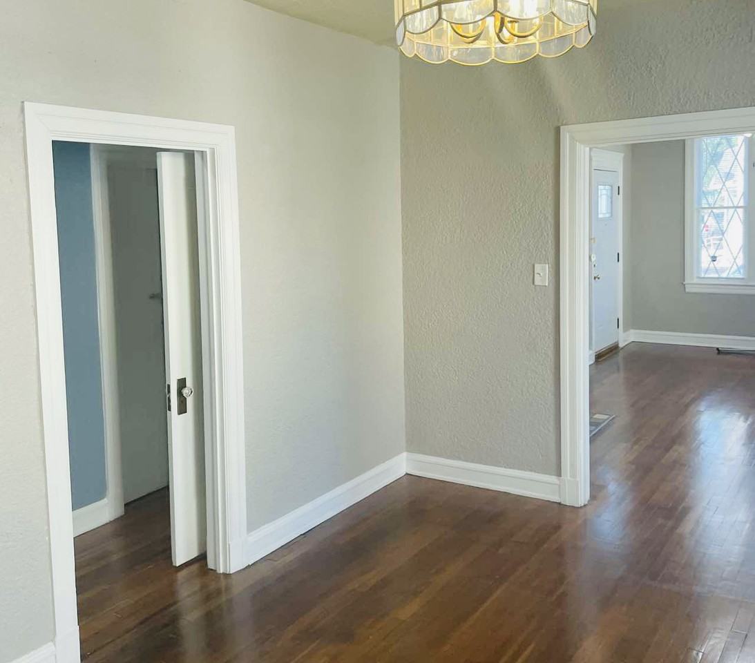 1411 Monterey St - Photo 3 of 10