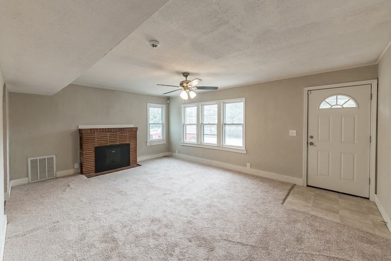 105 S 2nd St - Photo 3 of 23