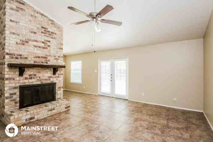 2505 Arapaho Dr - Photo 3 of 16