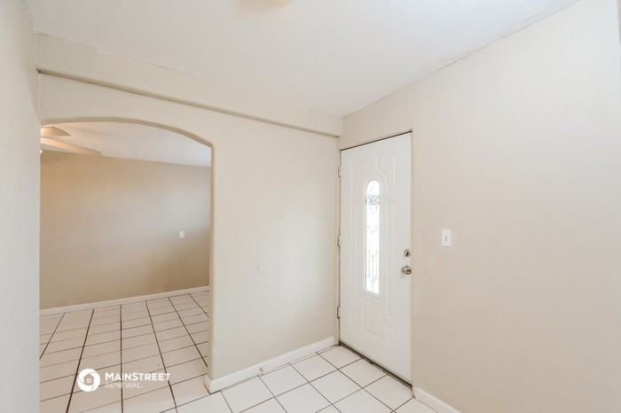 333 W Inez Dr - Photo 3 of 16