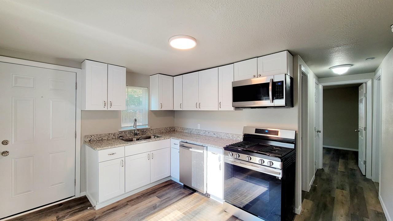 1221 STANFORD 1221 #1 - Photo 7 of 18