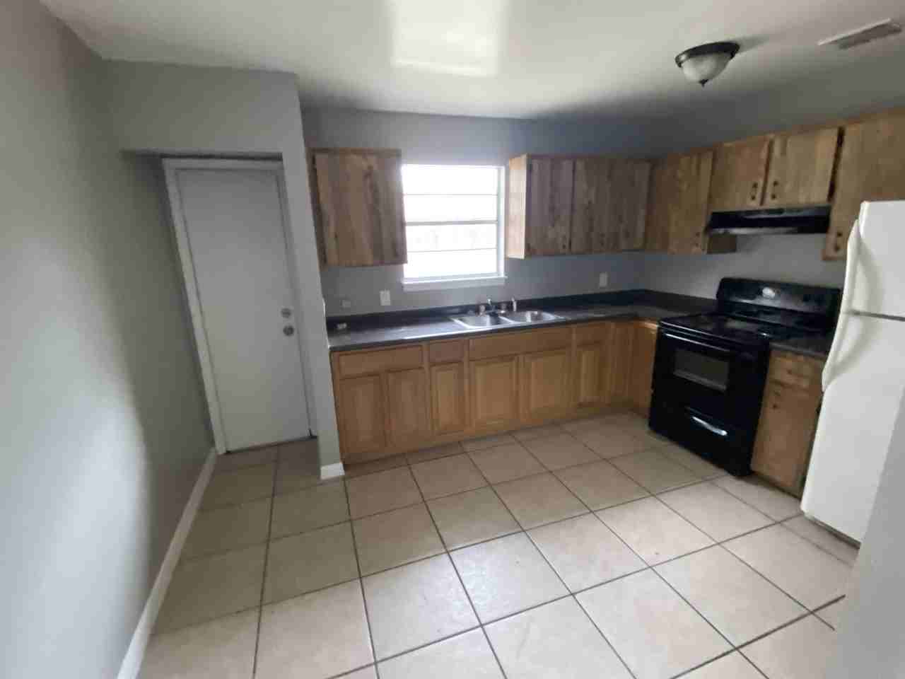 4130 Barna AveApt C #C - Photo 3 of 11