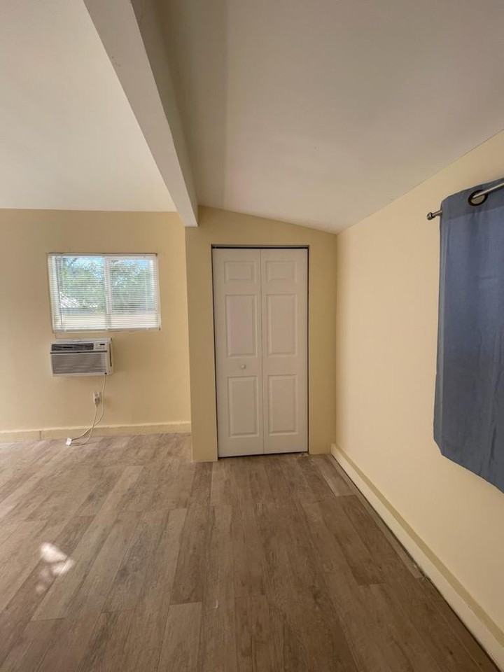 6253 Canby Avenue - Photo 3 of 11