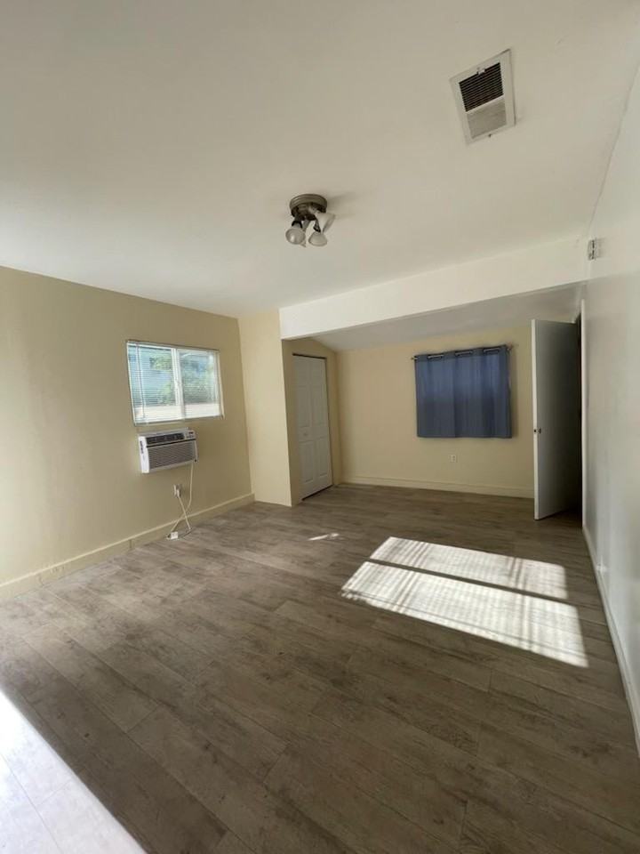 6253 Canby Avenue - Photo 2 of 11