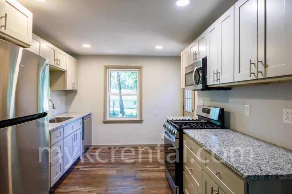 7915 W 59th Ter - Photo 2 of 22