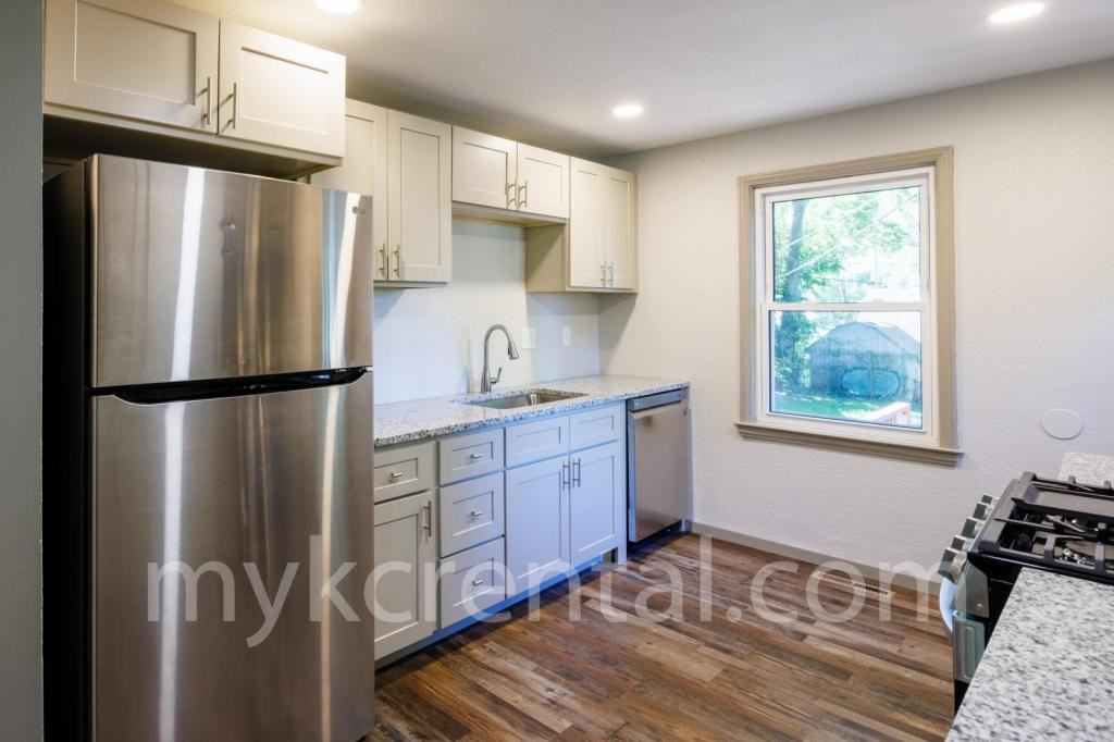 7915 W 59th Ter - Photo 4 of 22