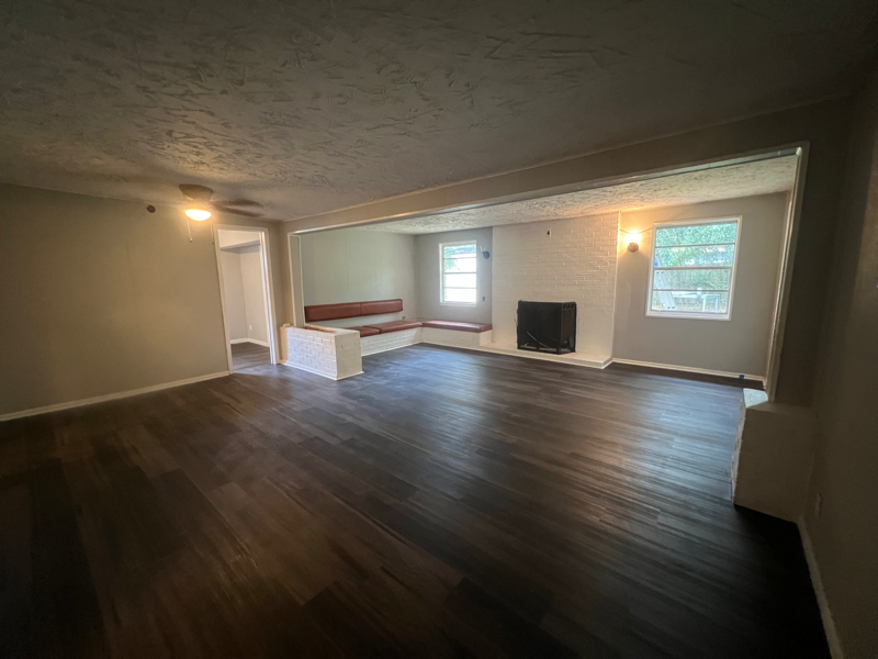 4731 W Castlewood Dr - Photo 2 of 8