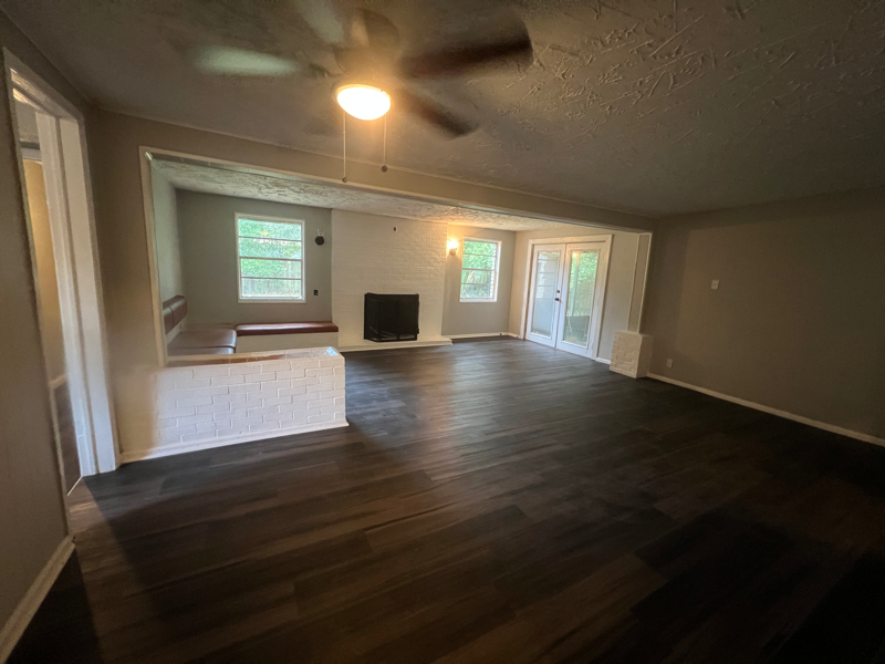 4731 W Castlewood Dr - Photo 3 of 8