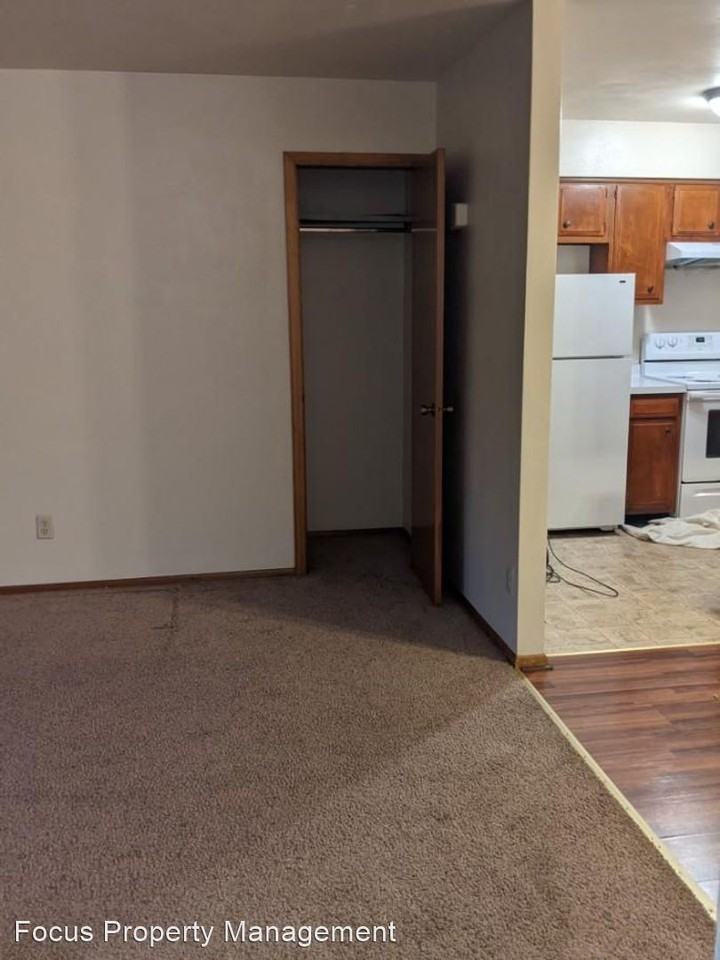 702 12th St. - Photo 3 of 16