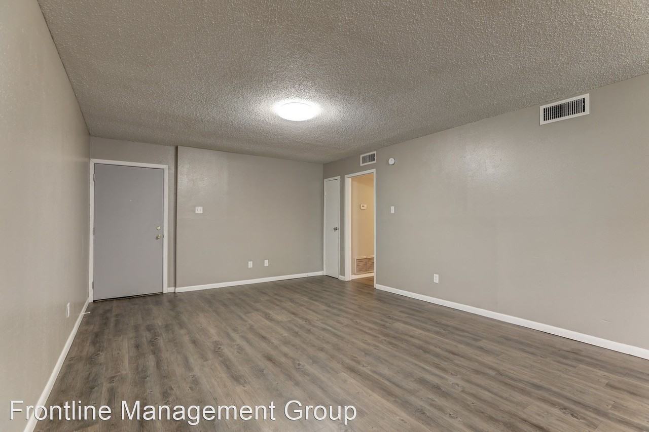 1025 Ninth St - Photo 3 of 15