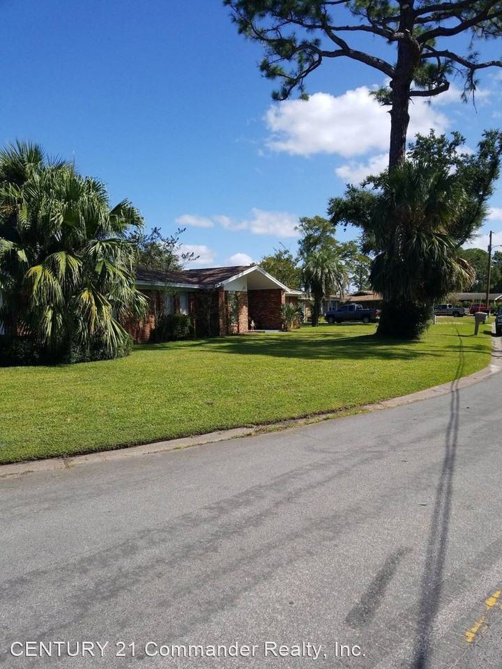 95 Greenwood Dr - Photo 2 of 20