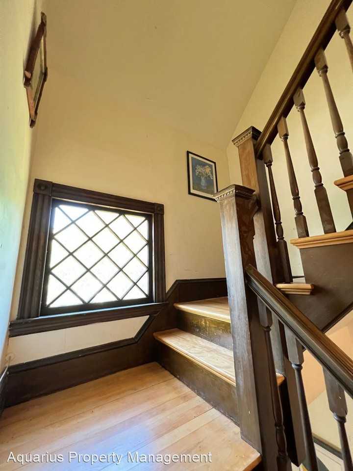 319 Woodford Street - Photo 3 of 34