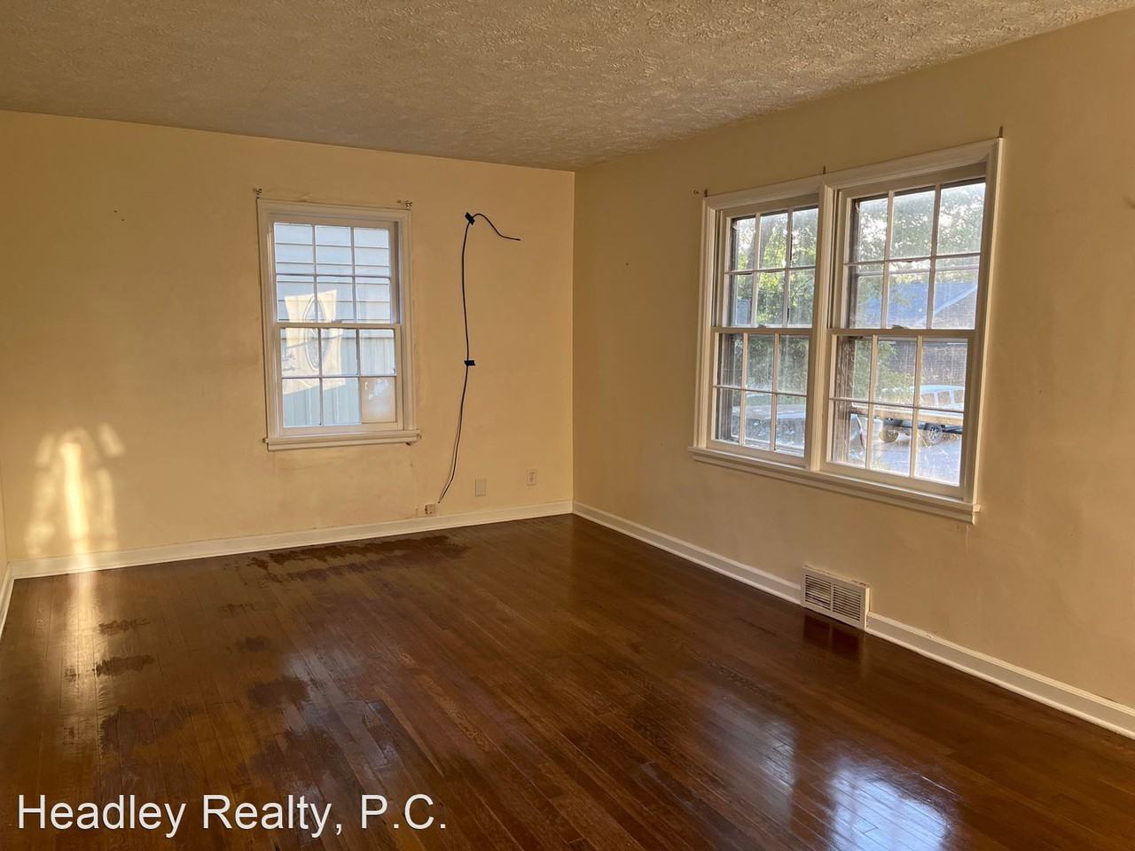 310 Hillcrest Dr - Photo 2 of 13