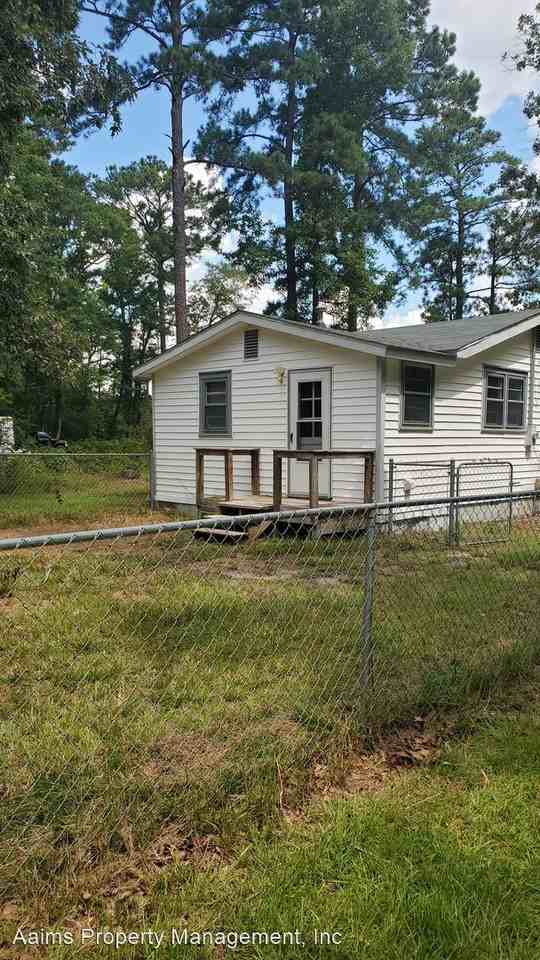 2340 Lindsay Rd - Photo 2 of 10