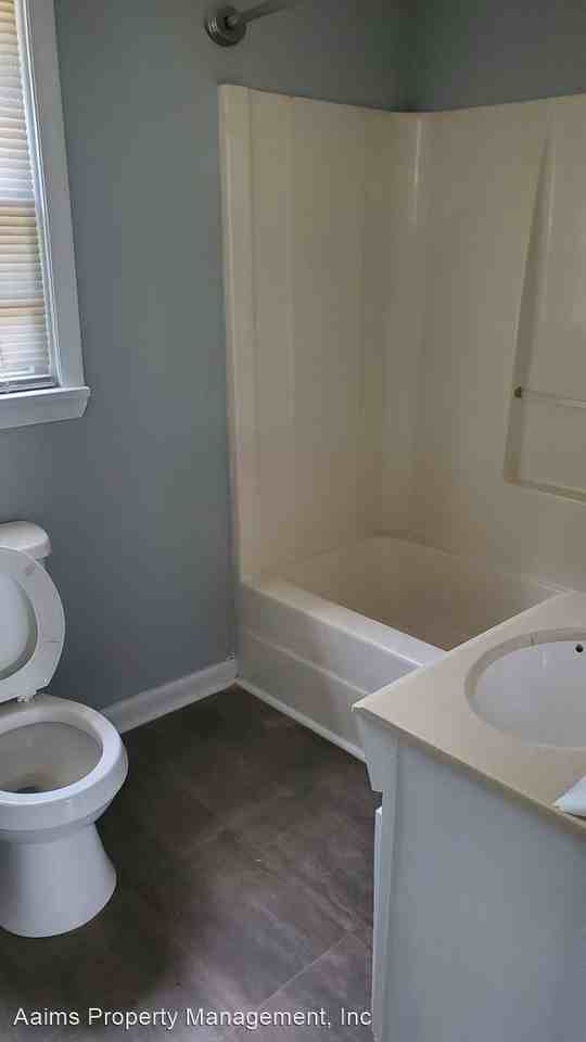 2340 Lindsay Rd - Photo 3 of 10