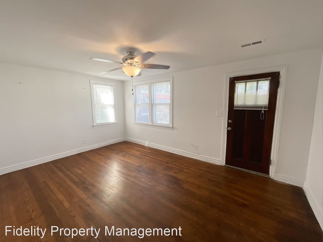 1634 E Commercial St - Photo 3 of 9