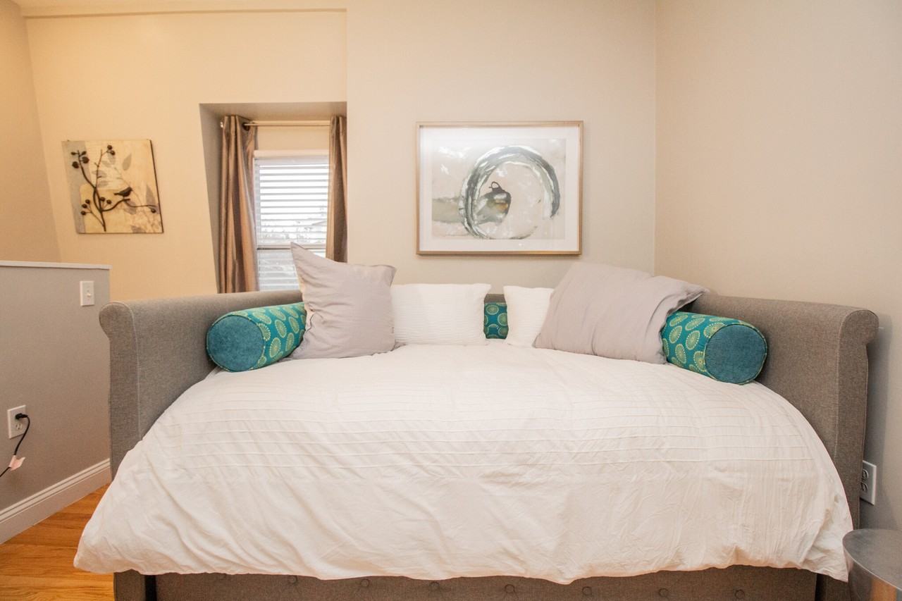 26 Jay St #B - Photo 4 of 37