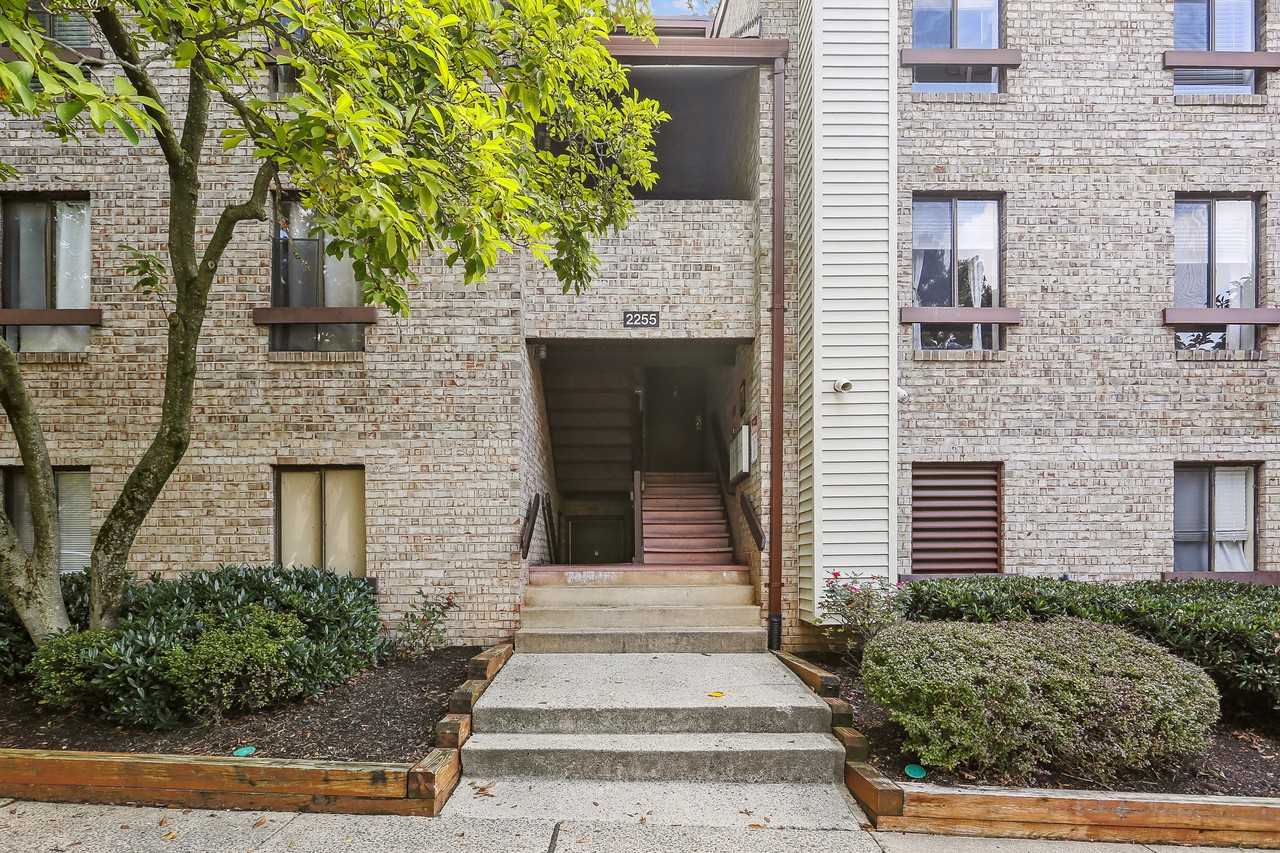 2255 Castle Rock Sq #21C - Photo 2 of 30