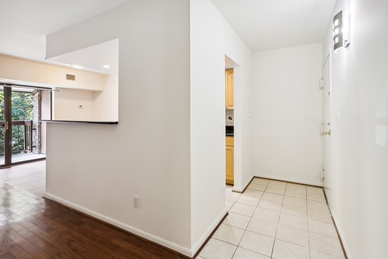 2255 Castle Rock Sq #21C - Photo 4 of 30