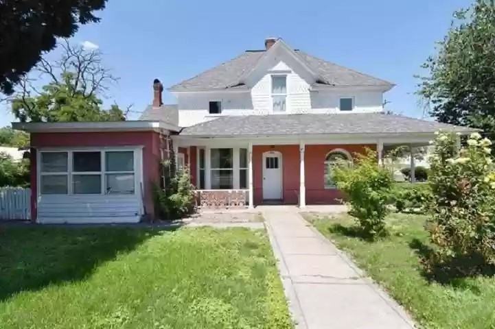 702 Sycamore St - Photo 3 of 40