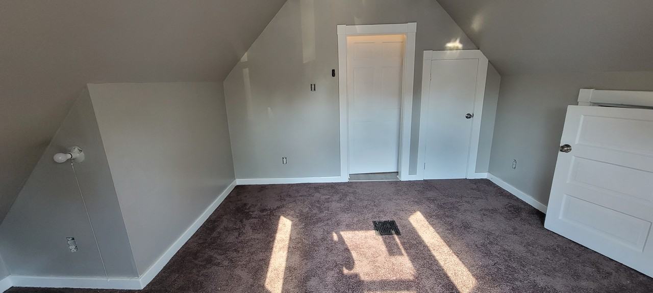 1042 N Clarkson St - Photo 7 of 11