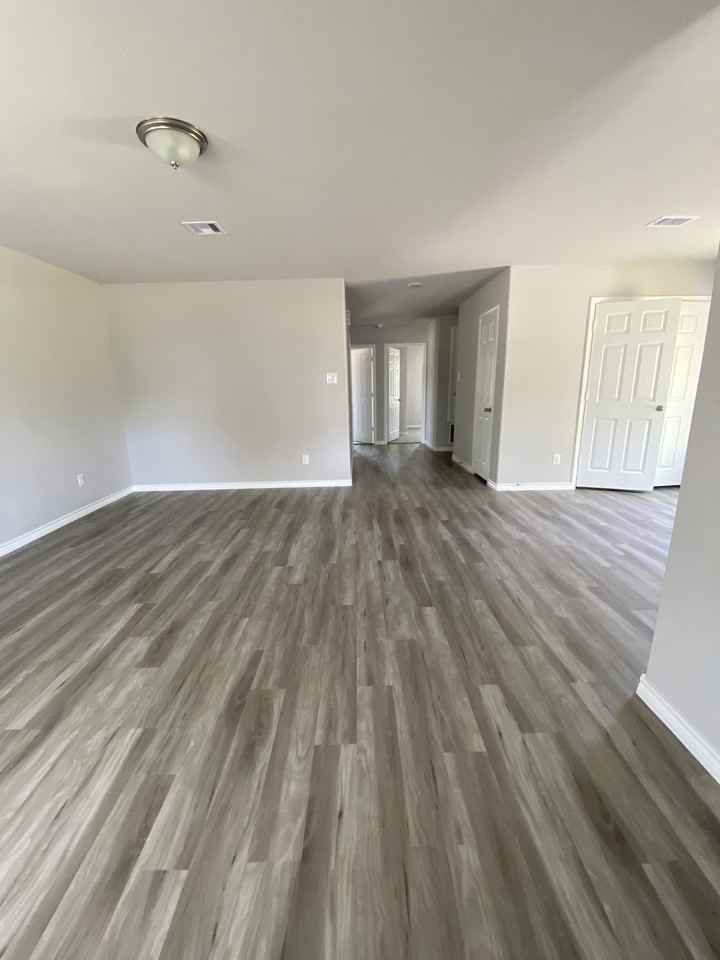 1101 9th St - Photo 5 of 10