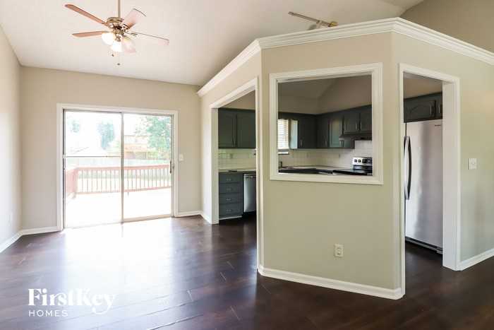 1307 Magnolia Dr - Photo 3 of 15