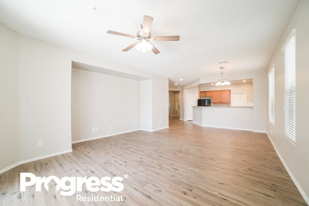 7137 W Milton Dr - Photo 3 of 16