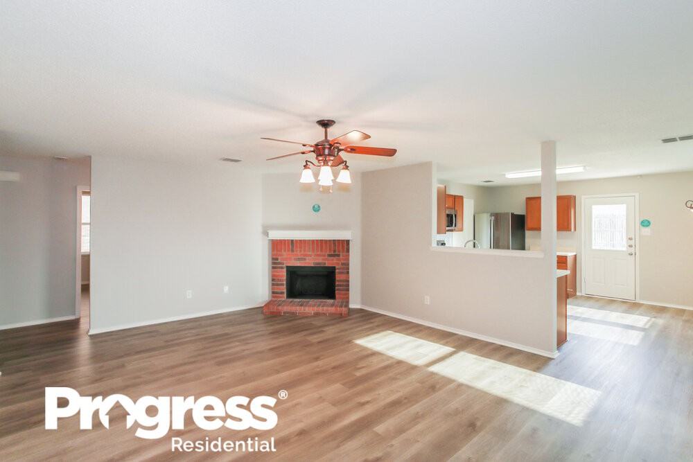3343 Lipizzan Dr - Photo 4 of 16